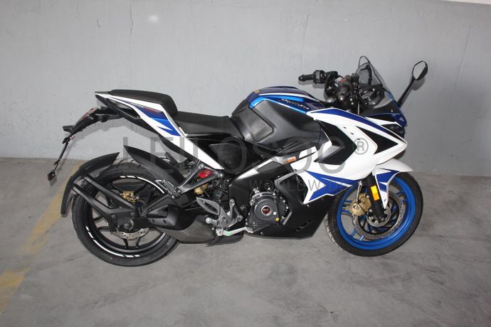 Bajaj Pulsar RS200