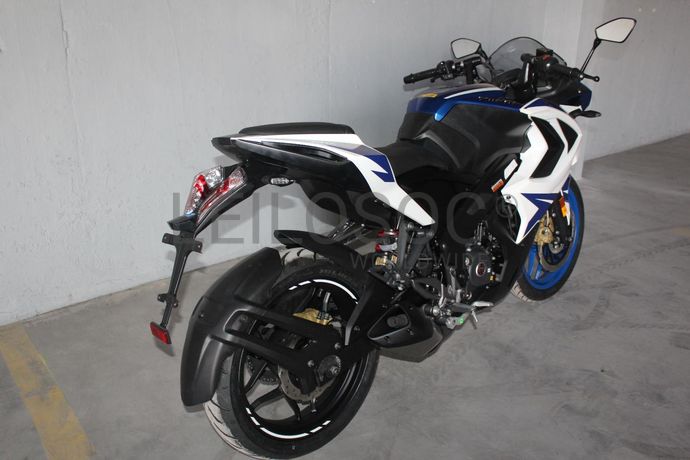 Bajaj Pulsar RS200