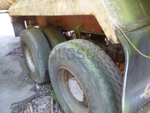 Reboque porta inertes