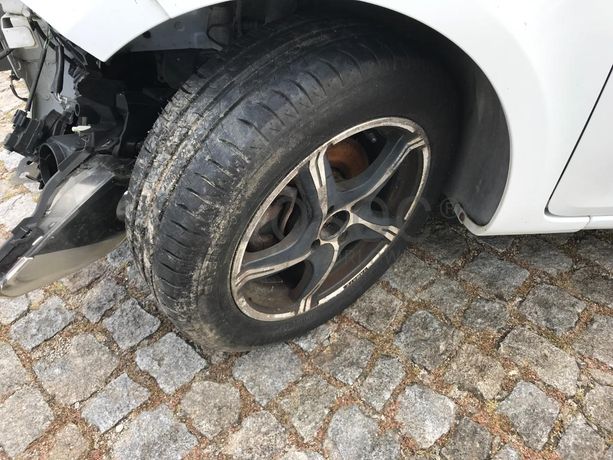 Renault Clio 1.5 DCI · Ano 2009