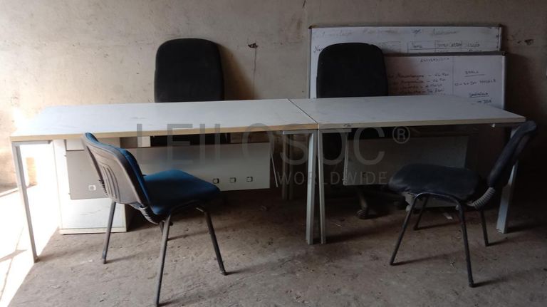 Mobiliário de escritório ·