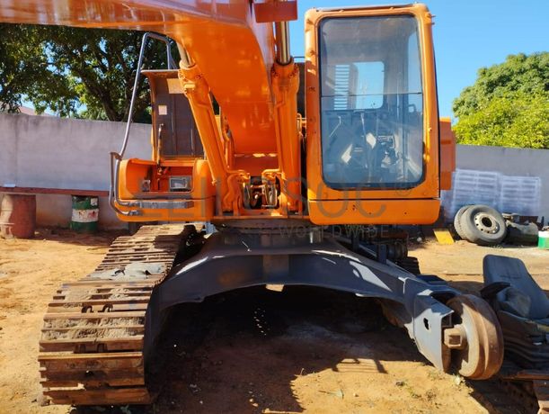 Giratória DOOSAN ·