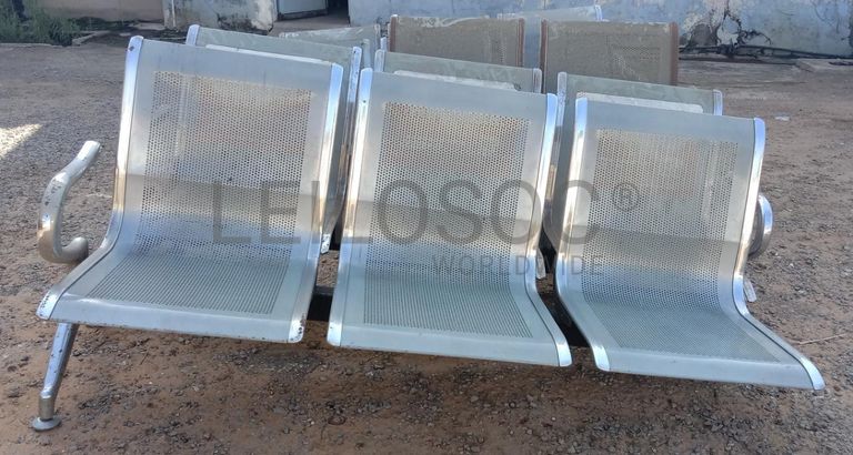 Mobiliário de escritório ·