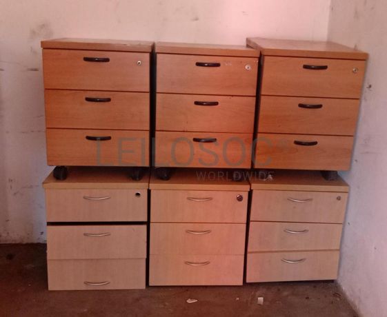 Mobiliário de escritório ·