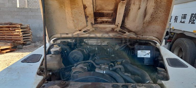 Land Rover Defender ·