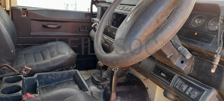 Land Rover Defender ·