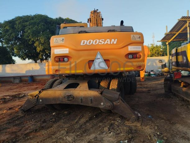 Giratória Doosan ·
