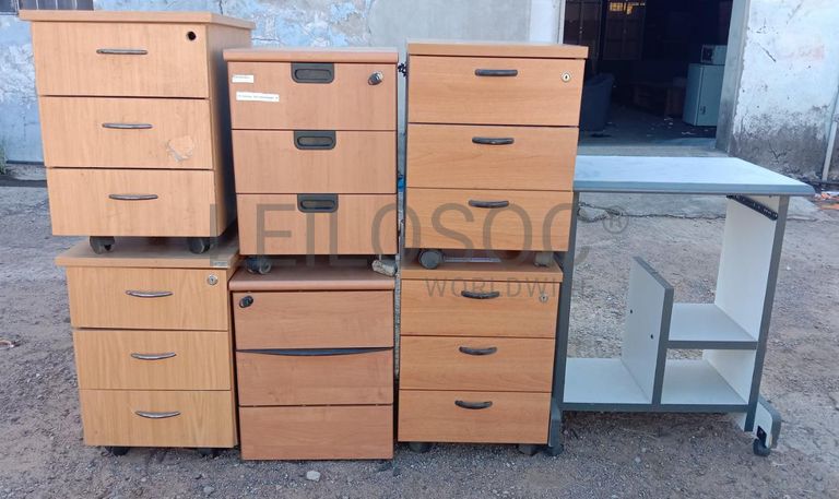 Mobiliário de escritório ·