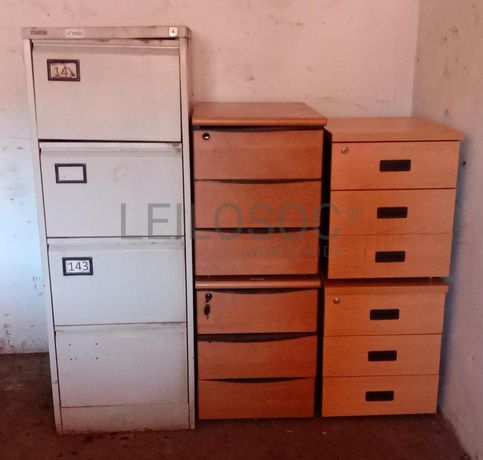 Mobiliário de escritório ·