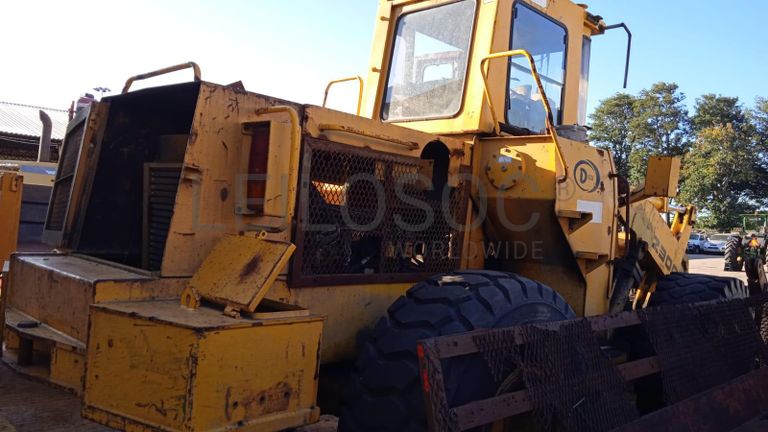 Escavadeira Dezzi ·