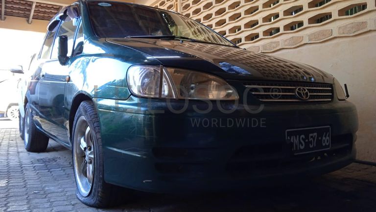 Toyota Spacio ·