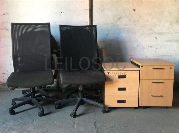 Mobiliário de escritório ·