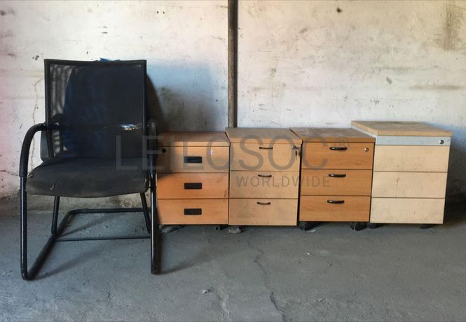 Mobiliário de escritório ·