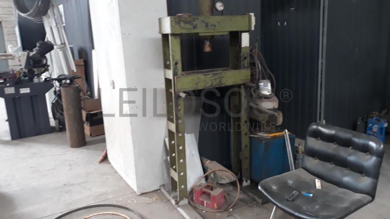 Prensa · Aparelho de soldar