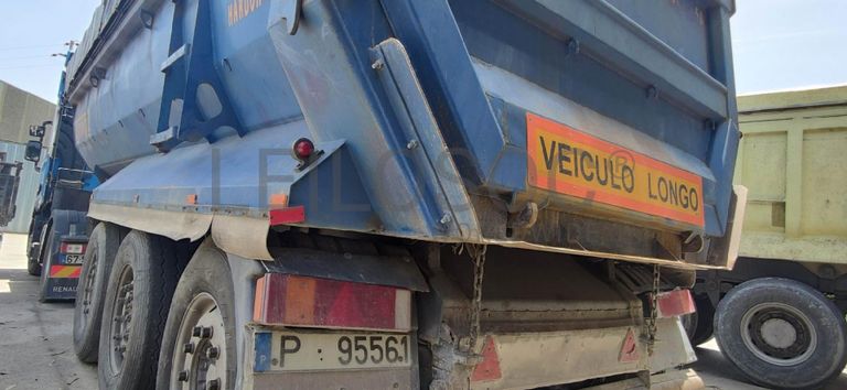 Reboque porta inertes