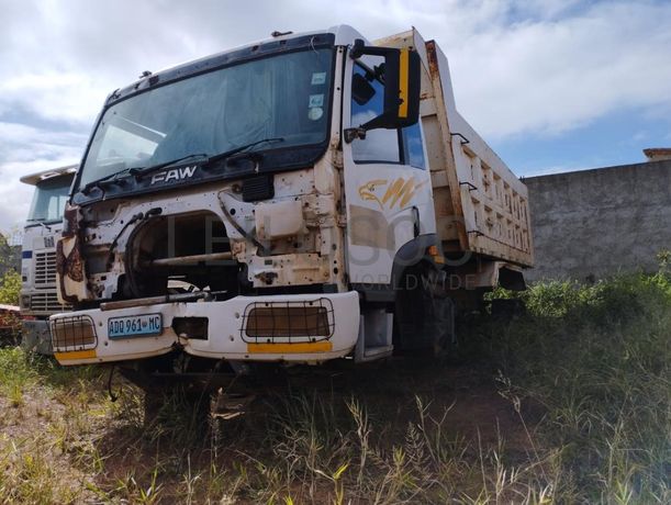 Camião basculante FAW J5 320 ·