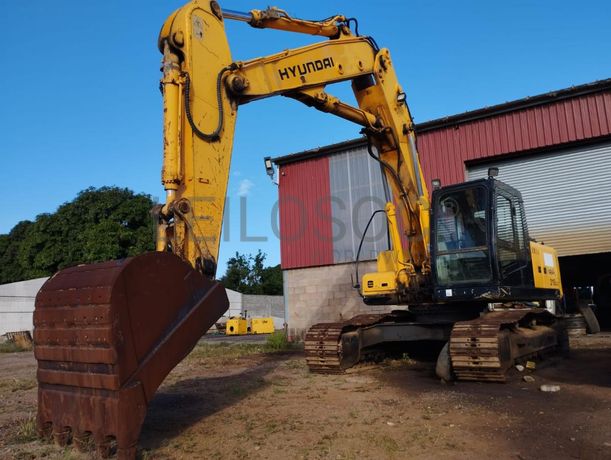 Escavadeira Hyundai Robex 210LC-7 ·