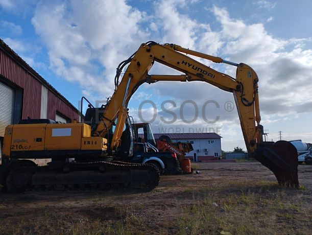 Escavadeira Hyundai Robex 210LC-7 ·