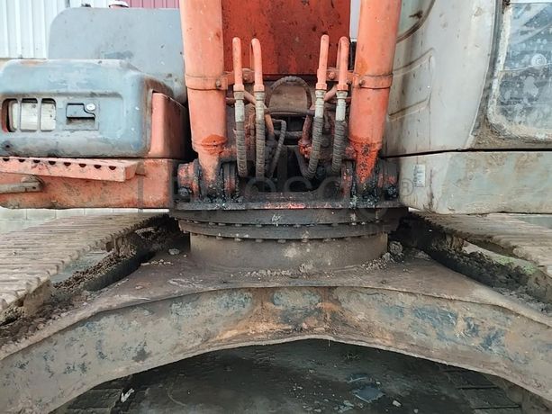 Escavadeira Hitachi ZX210LC ·