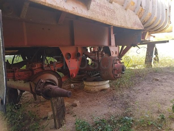 Atrelado basculante ·