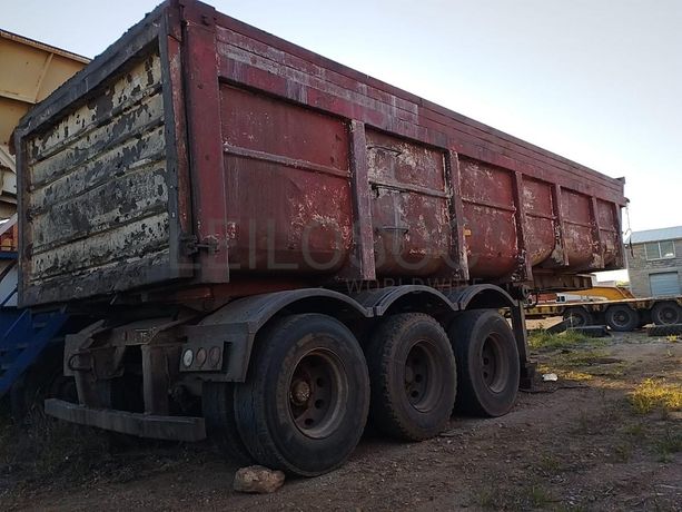 Atrelado basculante ·