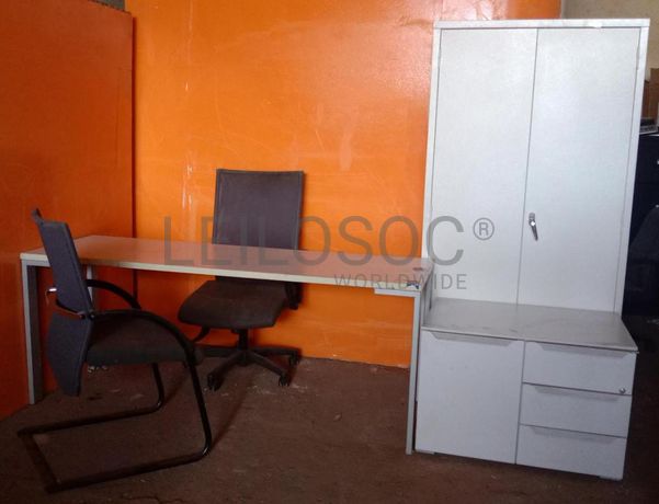 Mobiliário de escritório ·