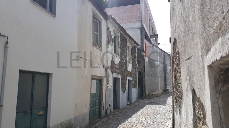 Moradia para restauro · Moimenta da Beira