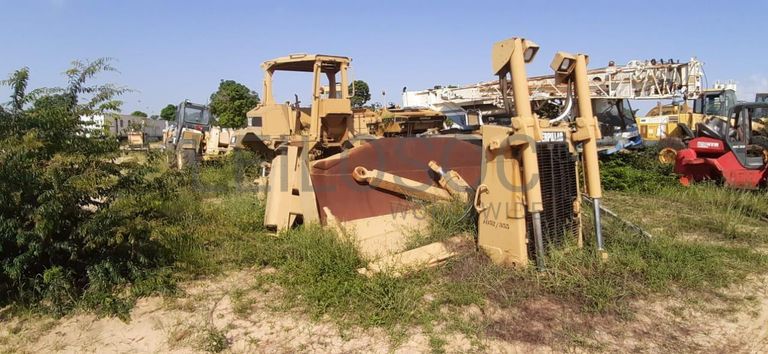 Bulldozer CATERPILLAR D8 R · Viana