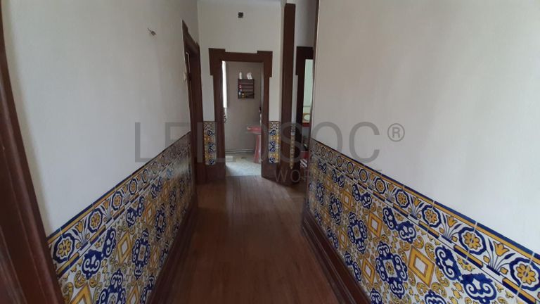 Moradia V3 + Terreno · Condeixa-a-Nova