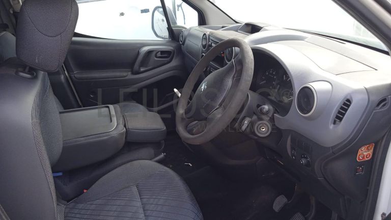 Peugeot Partner ·