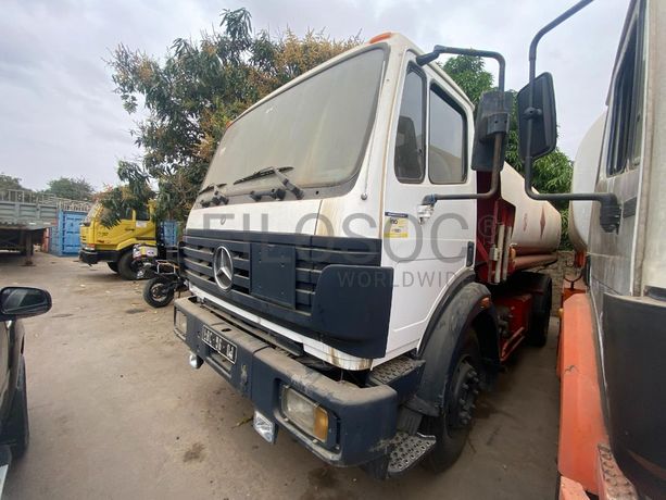 Camião Cisterna Mercedes-Benz 1935 (4X2)