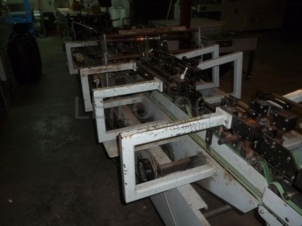 Máquina de colar caixas