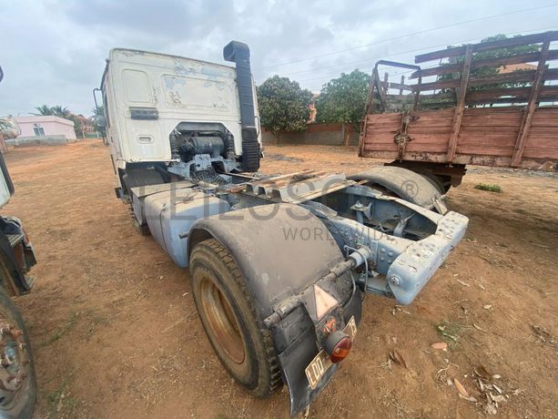 Camião VOLVO FL10 · Belas