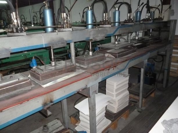 Máquina de moldar pratos