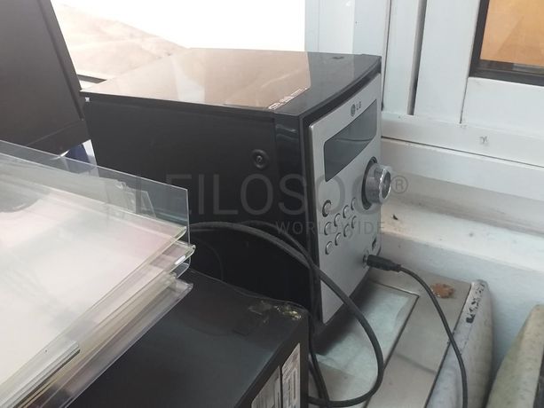 Mobiliário Expositor · Material Informático