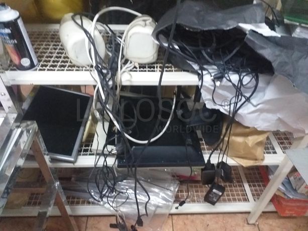 Mobiliário Expositor · Material Informático