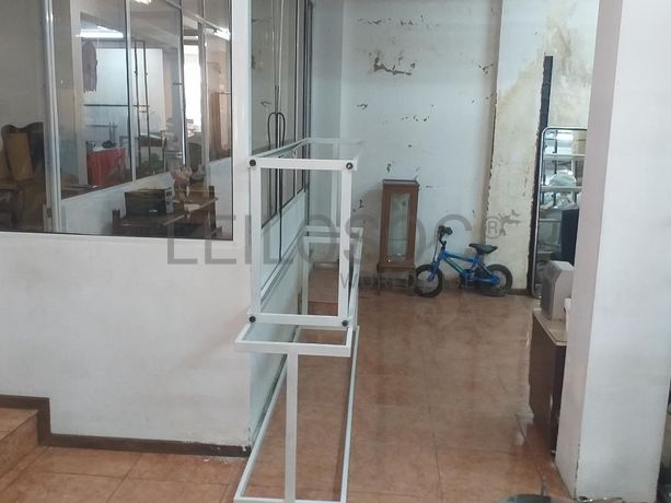 Mobiliário Expositor · Material Informático