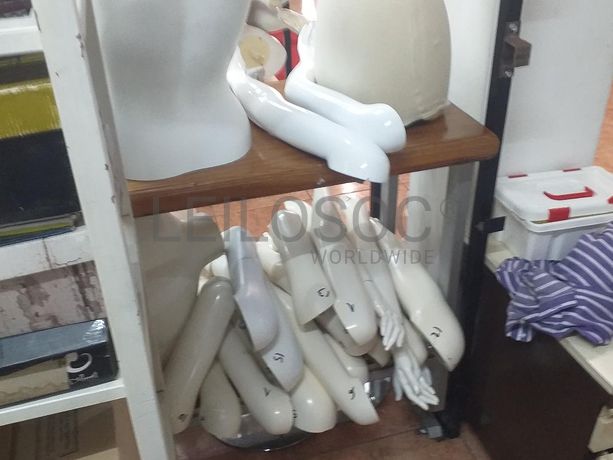 Mobiliário Expositor · Material Informático