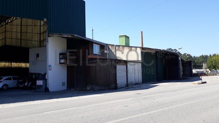 Armazém com logradouro · Leiria