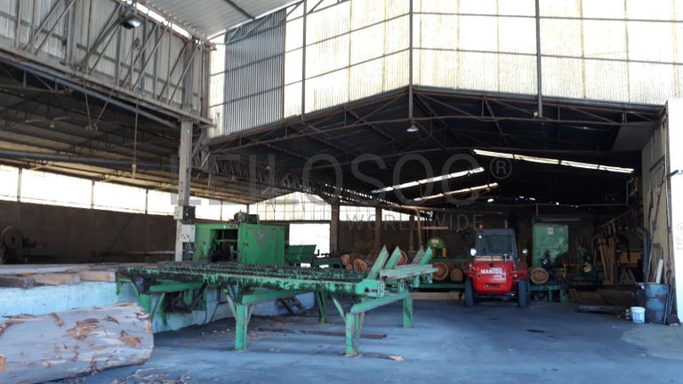 Armazém com logradouro · Leiria