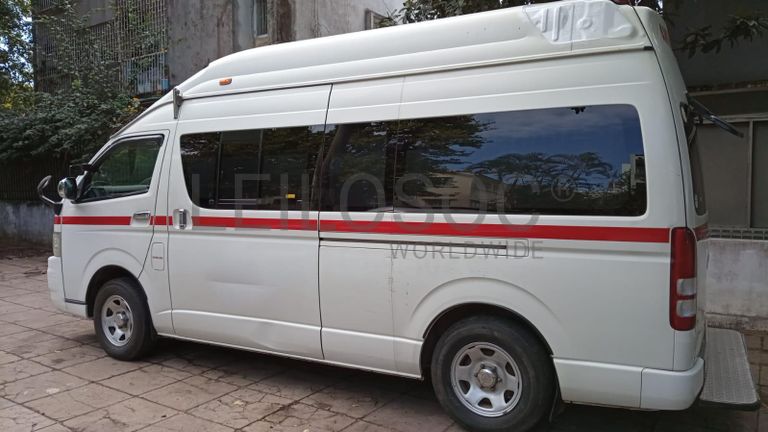 Ambulância Toyota Hiace ·