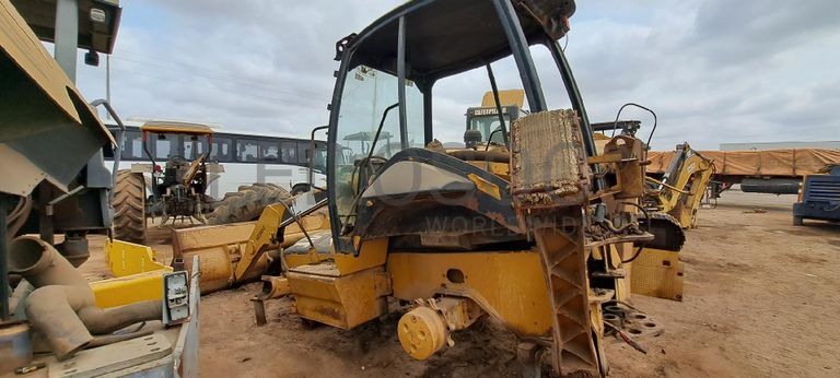 Retroescavadora CATERPILLAR 416E · Viana