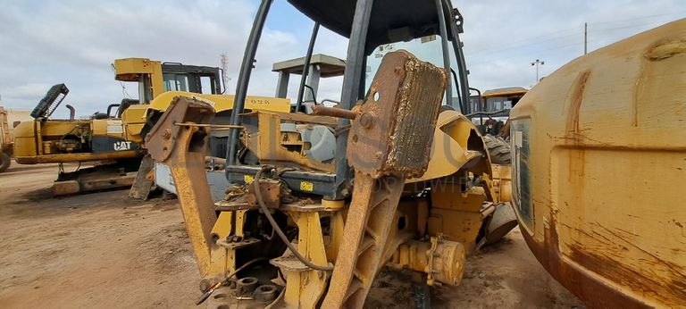 Retroescavadora CATERPILLAR 416E · Viana