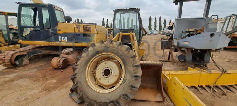 Retroescavadora CATERPILLAR 416E · Viana