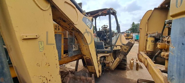 Retroescavadora CATERPILLAR 416E · Viana