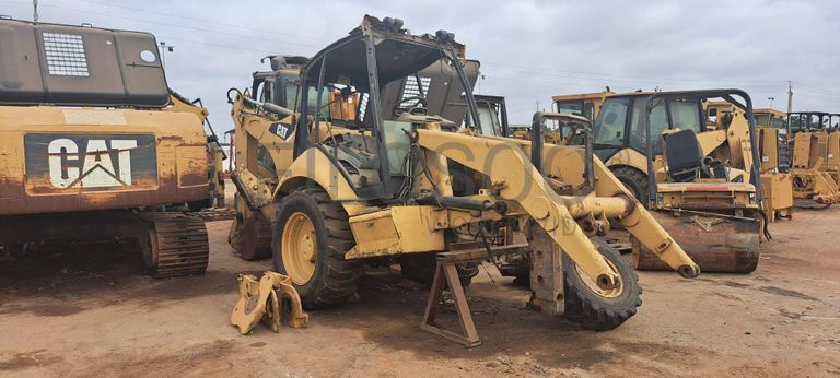 Retroescavadora CATERPILLAR 416E · Viana