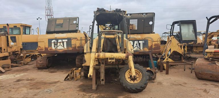 Retroescavadora CATERPILLAR 416E · Viana