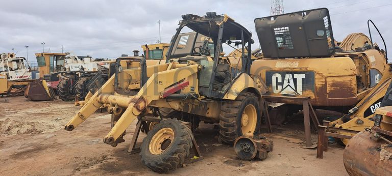 Retroescavadora CATERPILLAR 416E · Viana