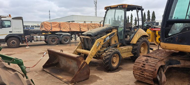 Retroescavadora CATERPILLAR 416E · Viana