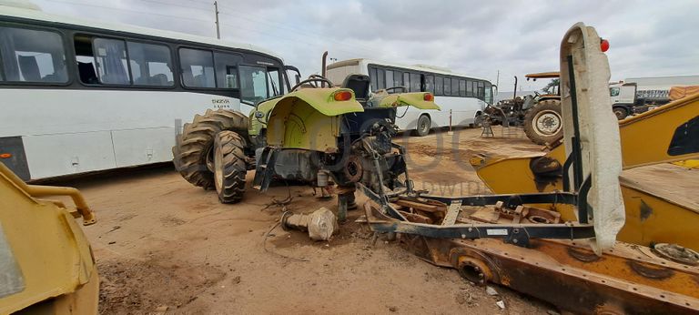 Trator agrícola CLAAS 230 · Viana